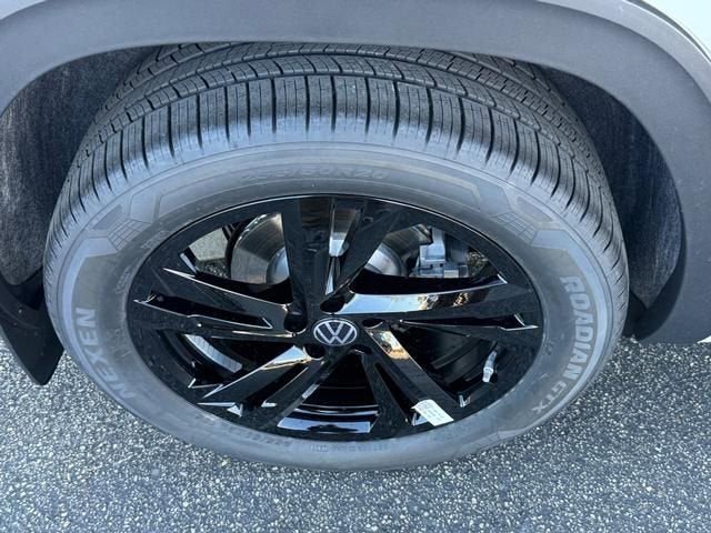 2026 Volkswagen Atlas Cross Sport 2.0T SEL R-Line Black