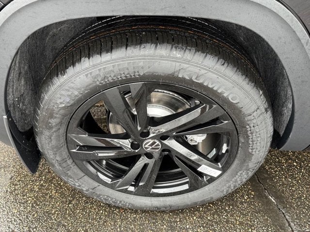 2026 Volkswagen Atlas Cross Sport 2.0T SEL R-Line Black