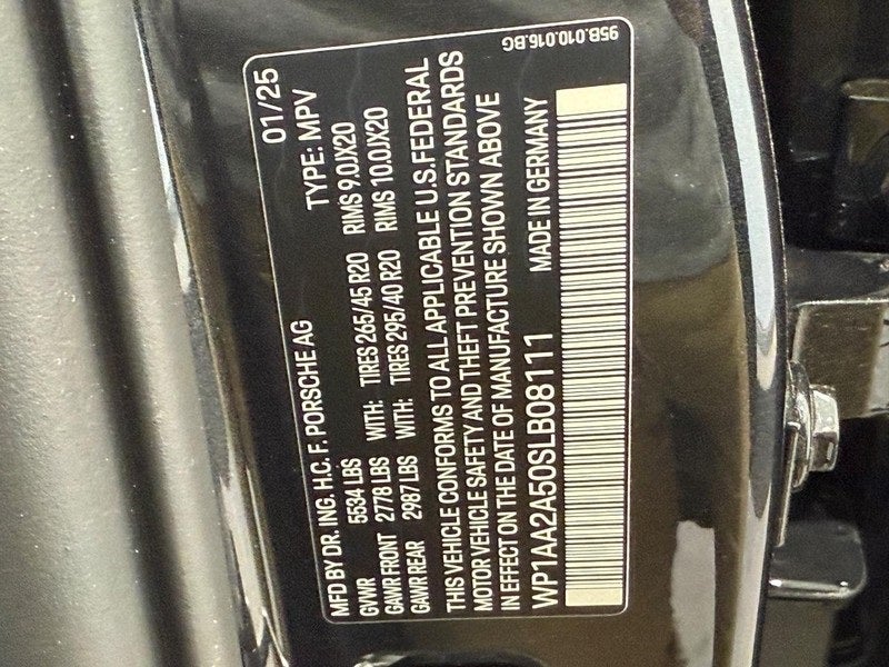 2025 Porsche Macan Base