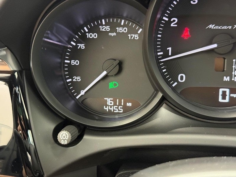 2025 Porsche Macan T