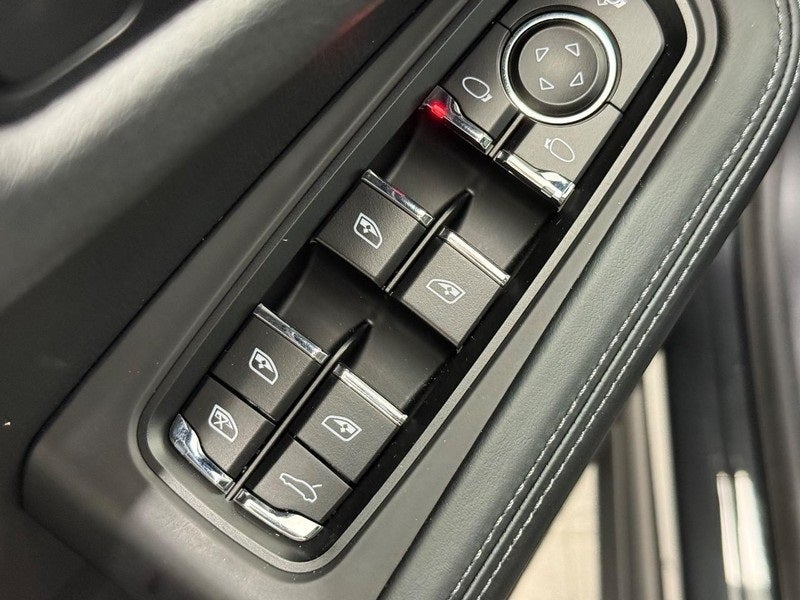 2025 Porsche Macan T