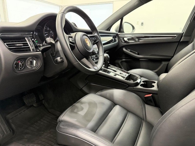 2025 Porsche Macan T