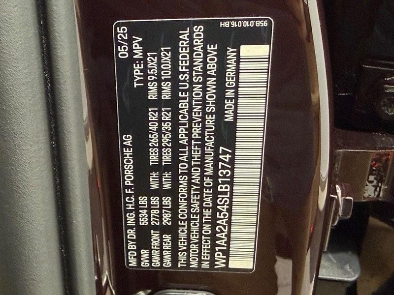 2025 Porsche Macan Base