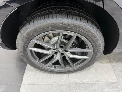 2026 Porsche Macan T