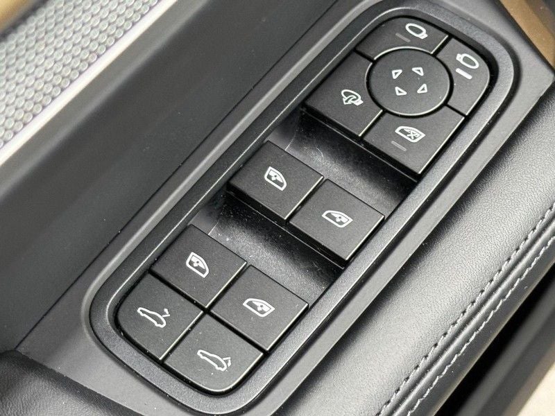 2025 Porsche Cayenne Base