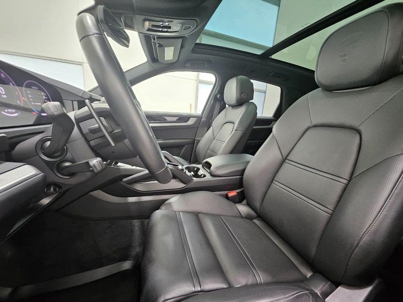 2025 Porsche Cayenne Base