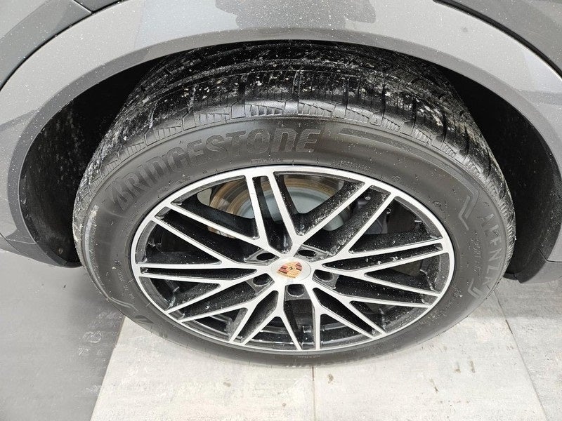2025 Porsche Cayenne Base