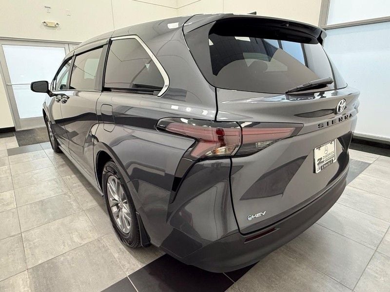 2025 Toyota Sienna LE 8 Passenger