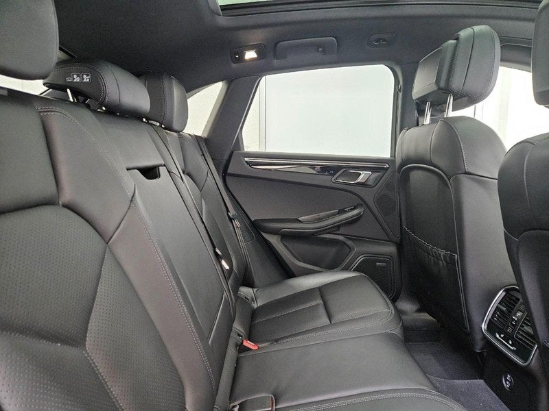 2025 Porsche Macan AWD