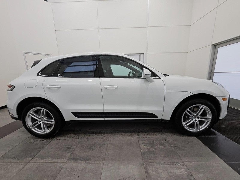 2025 Porsche Macan AWD