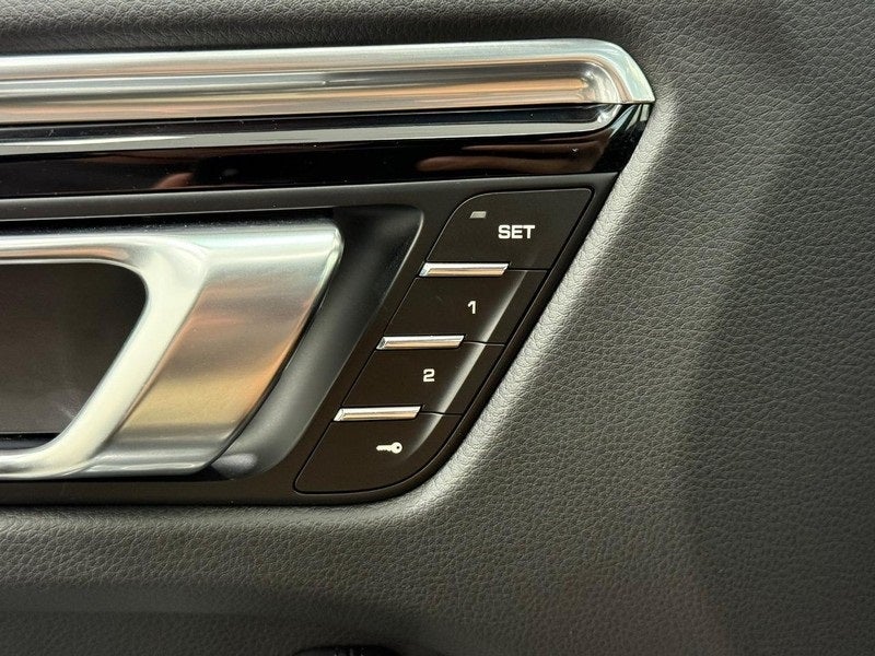 2025 Porsche Macan T