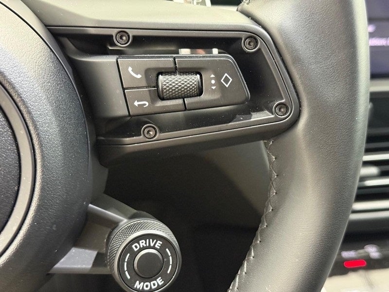 2025 Porsche Macan T