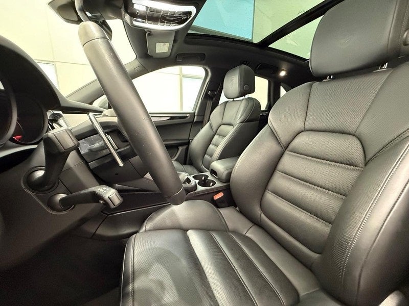 2025 Porsche Macan T