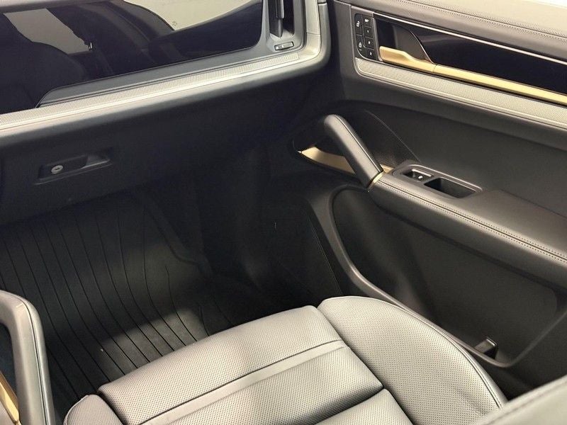 2025 Porsche Cayenne AWD