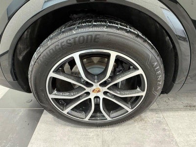 2025 Porsche Cayenne AWD