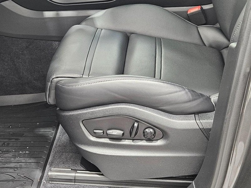 2025 Porsche Cayenne AWD