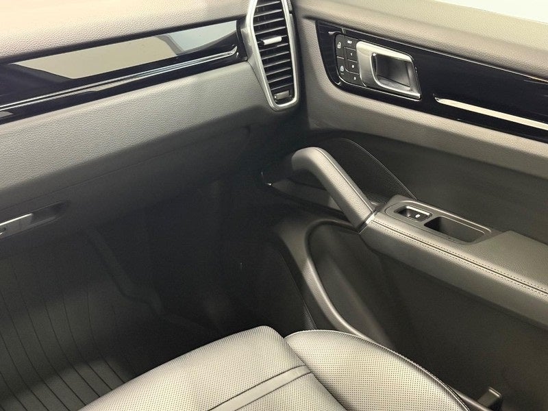 2023 Porsche Cayenne S