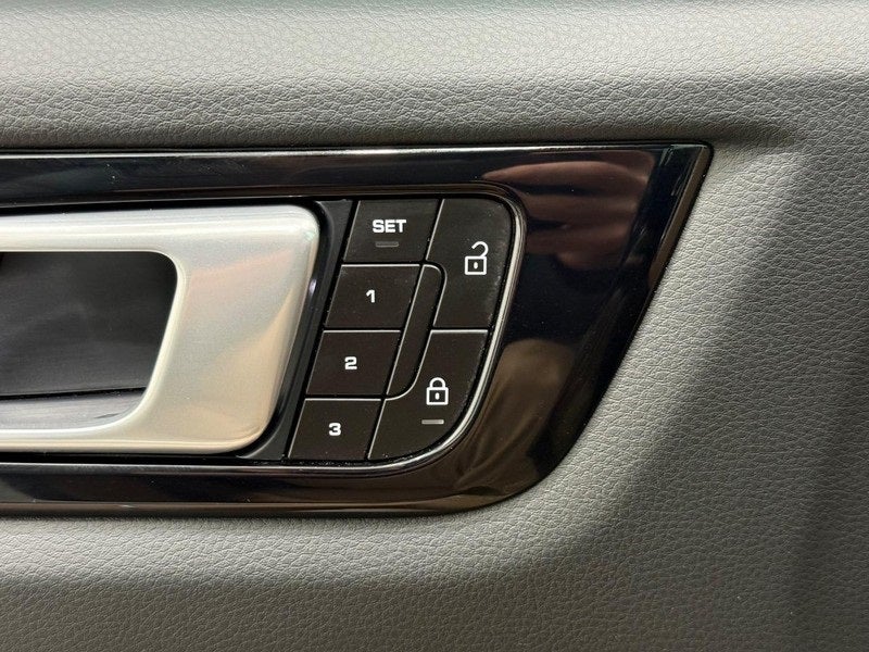 2022 Porsche Cayenne E-Hybrid Base