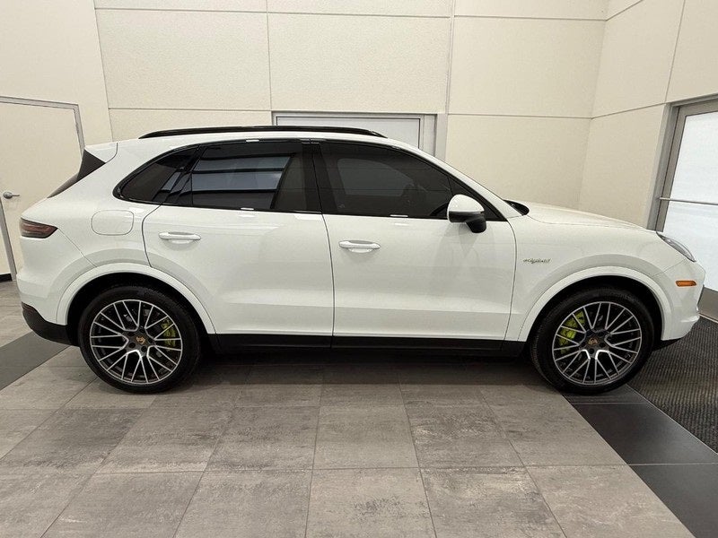 2022 Porsche Cayenne E-Hybrid Base