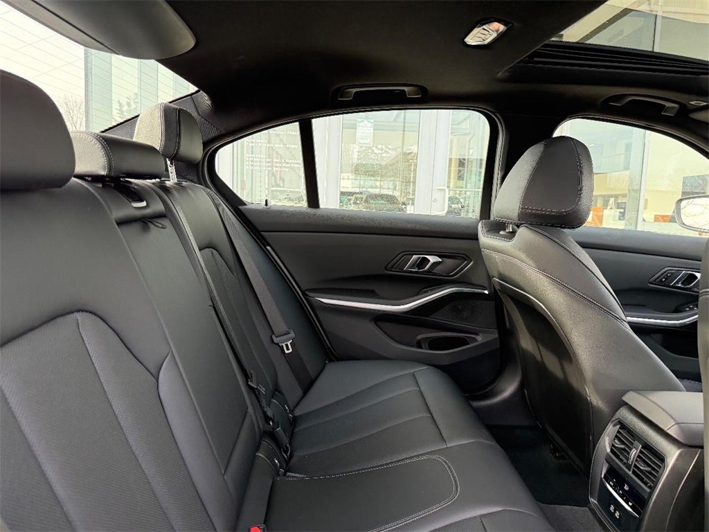 2025 BMW 3 Series 330i xDrive