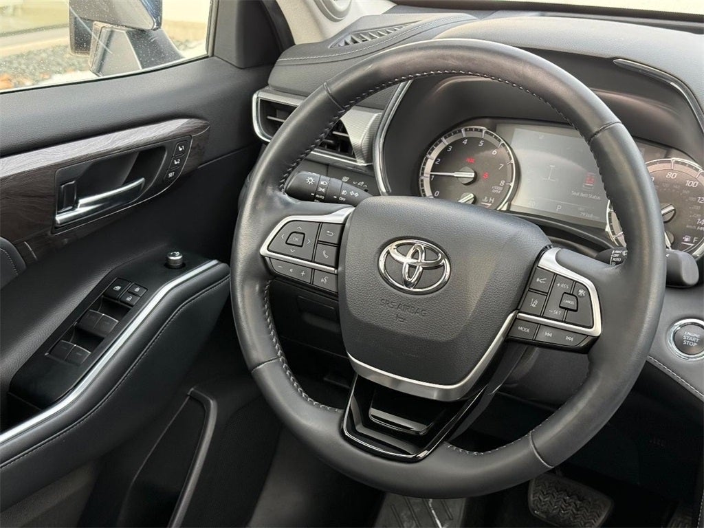2022 Toyota Highlander Platinum