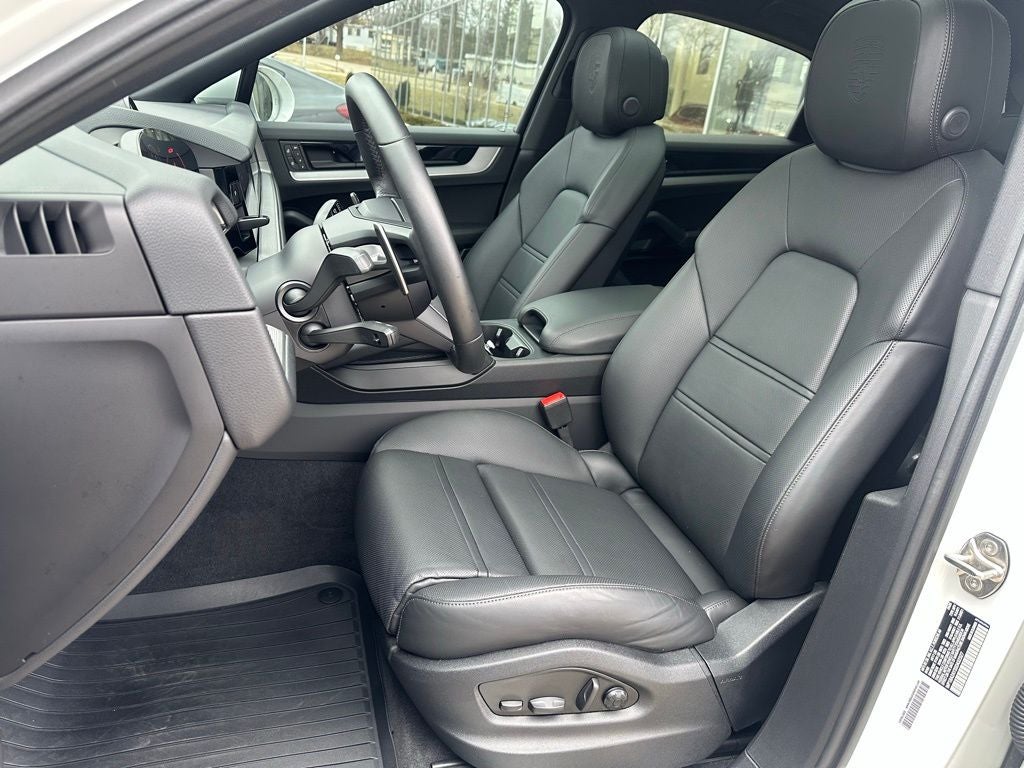 2025 Porsche Cayenne Coupe Base