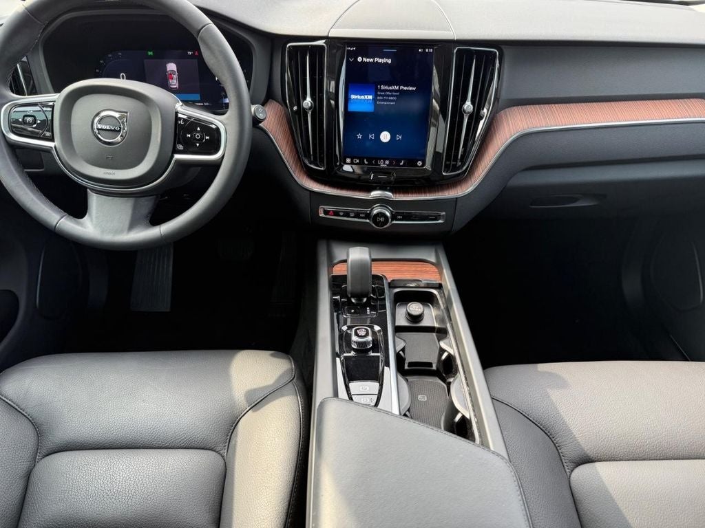 2023 Volvo XC60 B5 Plus Bright Theme