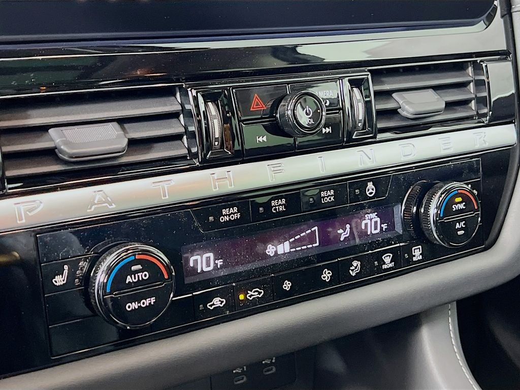 2026 Nissan Pathfinder SV