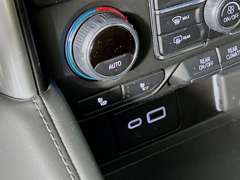 2024 Chevrolet Suburban LT