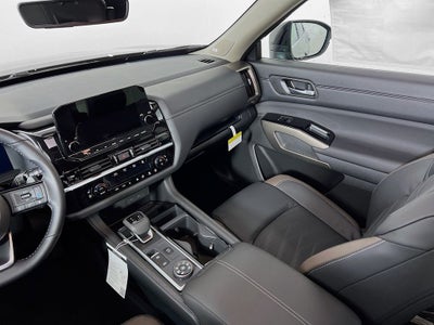 2025 Nissan Pathfinder Platinum