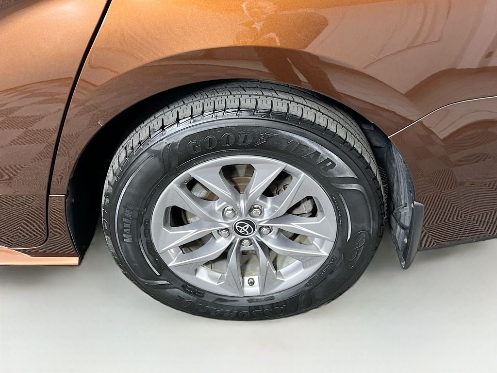 2022 Toyota Sienna XLE 7 Passenger