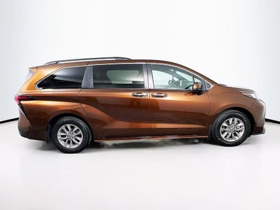2022 Toyota Sienna XLE 7 Passenger