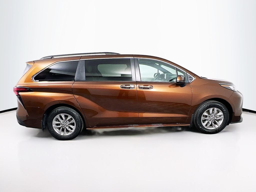2022 Toyota Sienna XLE 7 Passenger