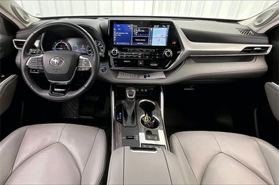 2021 Toyota Highlander Hybrid Platinum