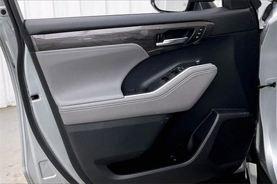 2021 Toyota Highlander Hybrid Platinum