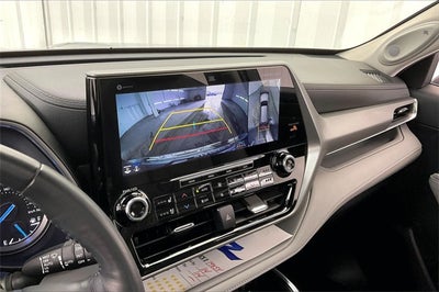 2021 Toyota Highlander Hybrid Platinum