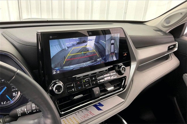 2021 Toyota Highlander Hybrid Platinum