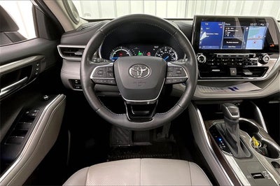 2021 Toyota Highlander Hybrid Platinum