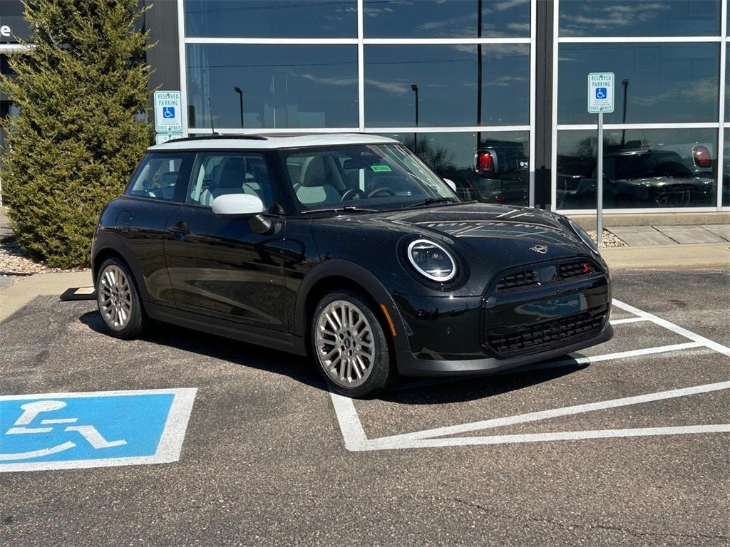 2025 MINI HARDTOP 2 DOOR ICONIC