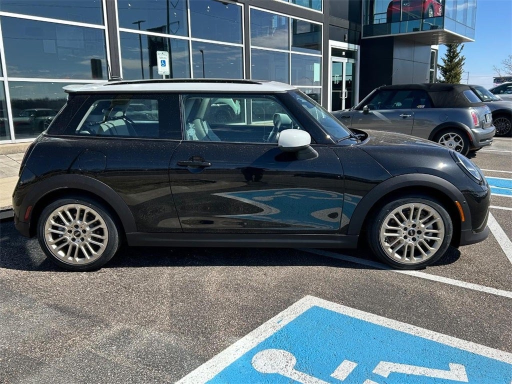 2025 MINI HARDTOP 2 DOOR ICONIC