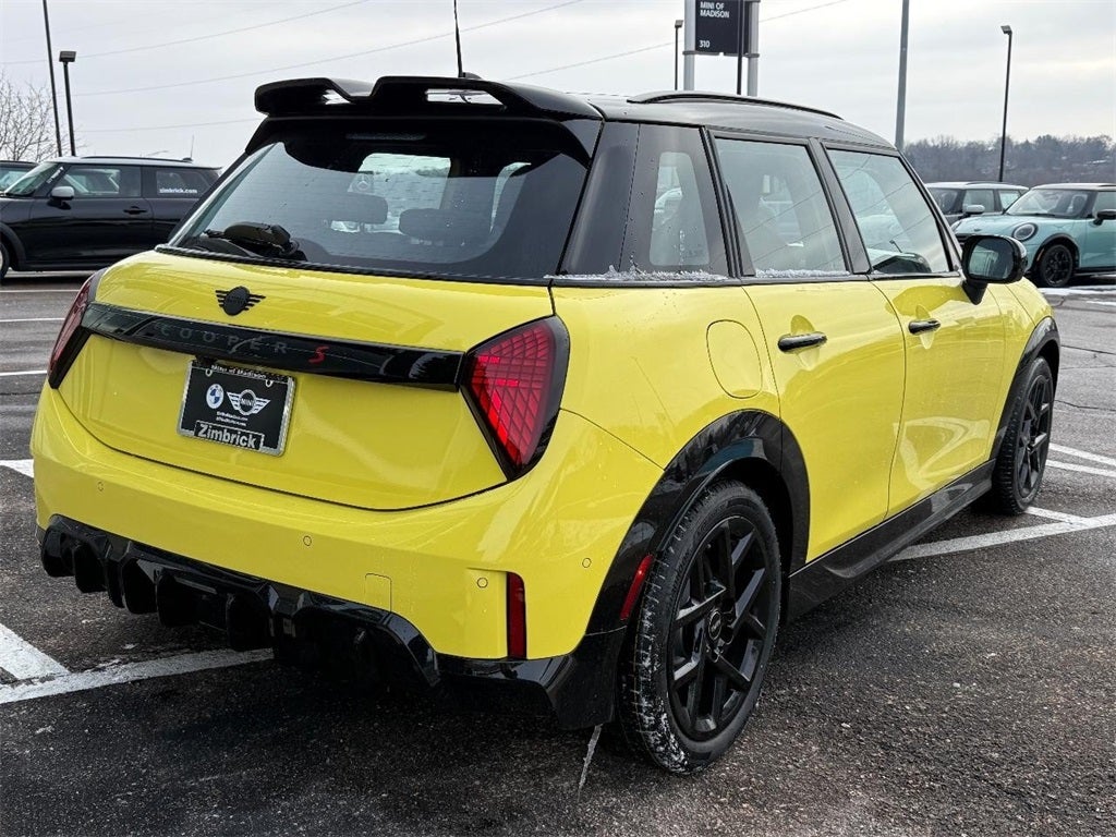 2026 MINI 4 DOOR ICONIC