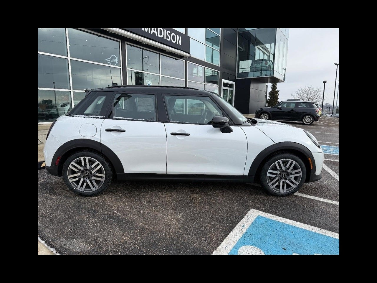 2026 MINI 4 DOOR ICONIC