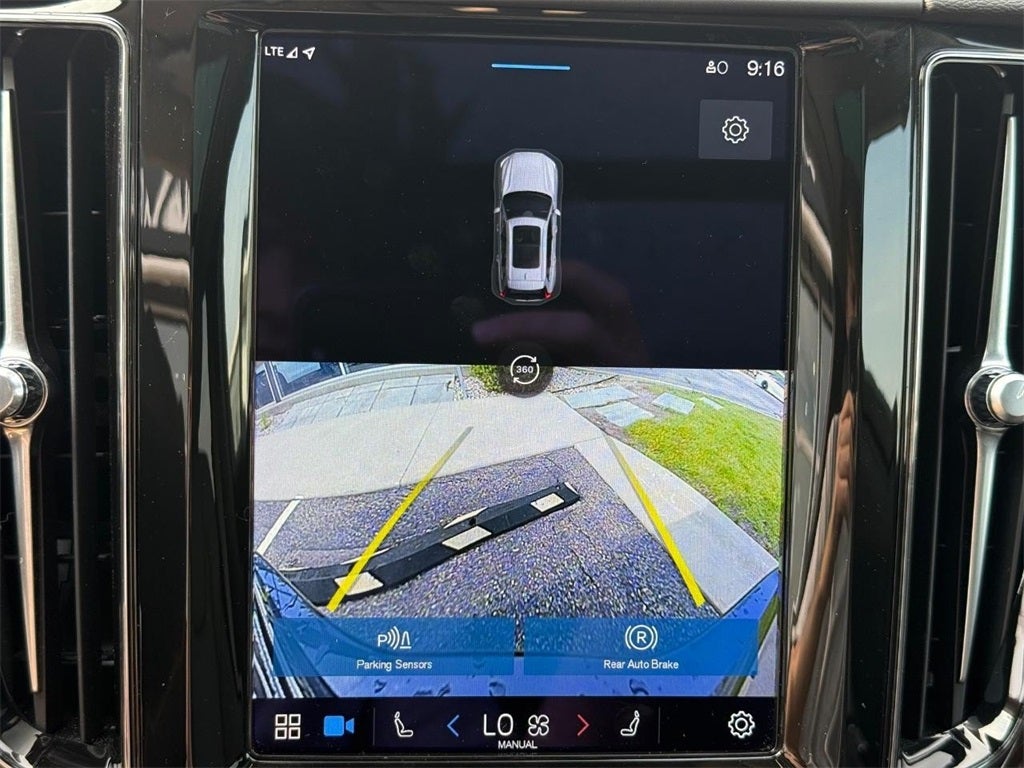 2023 Volvo XC60 B5 Plus Bright Theme