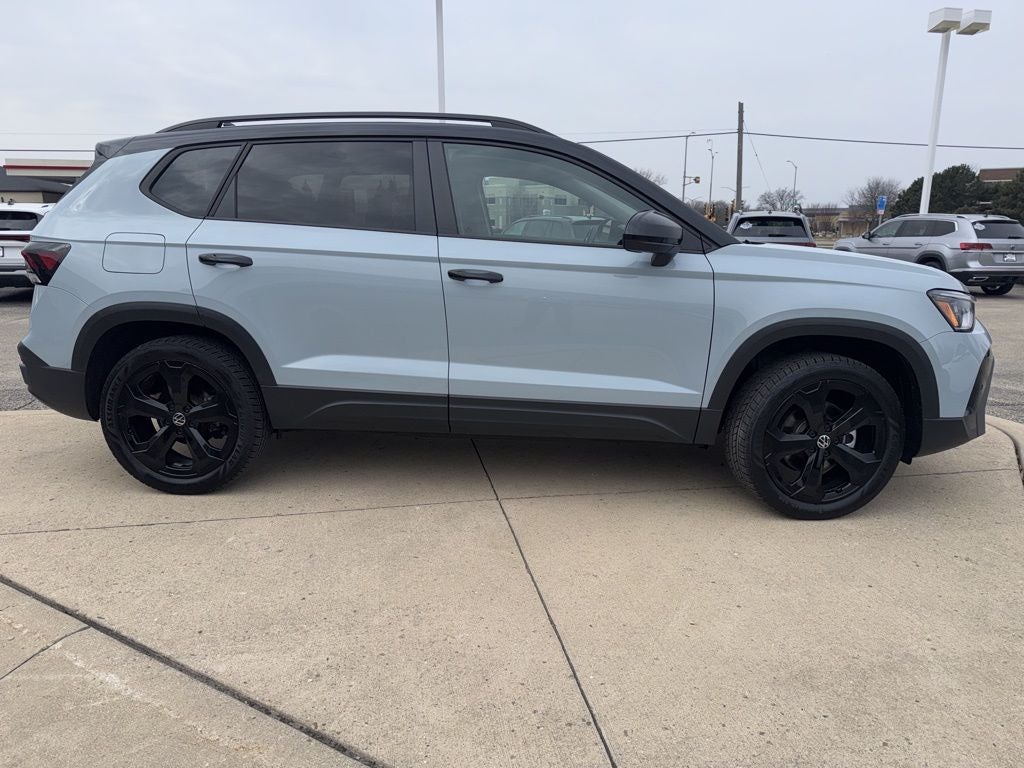 2025 Volkswagen Taos 1.5T SE Black