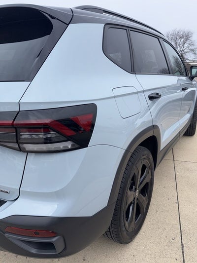 2025 Volkswagen Taos 1.5T SE Black