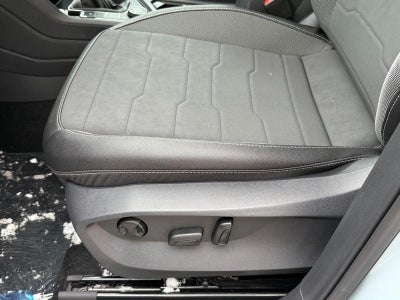 2026 Volkswagen Taos 1.5T SE Black