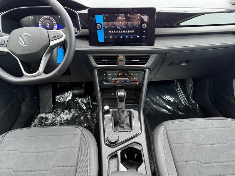 2026 Volkswagen Taos 1.5T SE Black