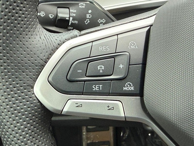 2025 Volkswagen Tiguan 2.0T SE R-Line Black