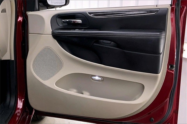 2012 Chrysler Town & Country Touring