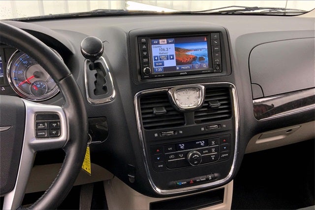 2012 Chrysler Town & Country Touring
